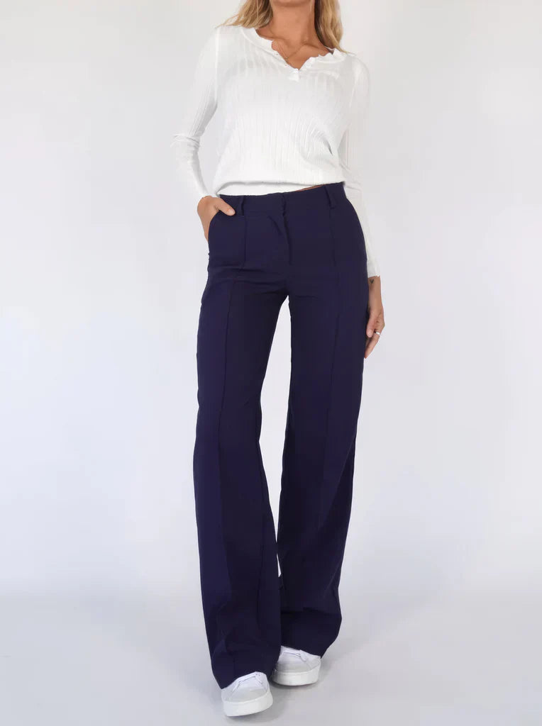 Femke – Slim Fit Damespantalon