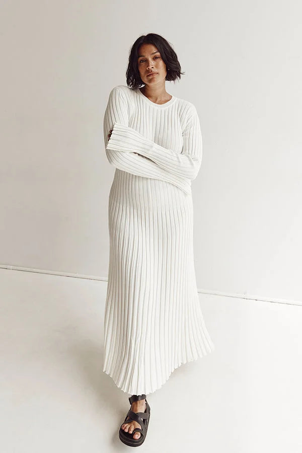 Elara – Gebreide Midi Jurk met Lange Mouwen