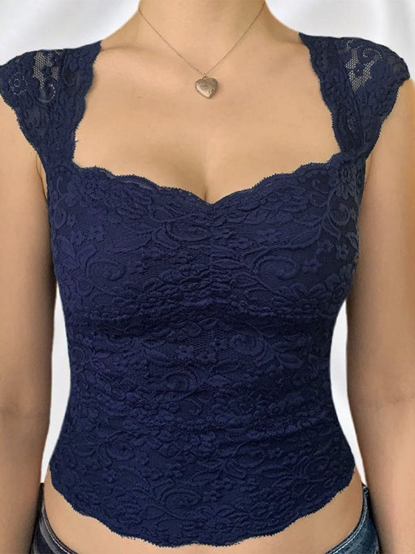 Anaëlle – Lace Tee with a Twist