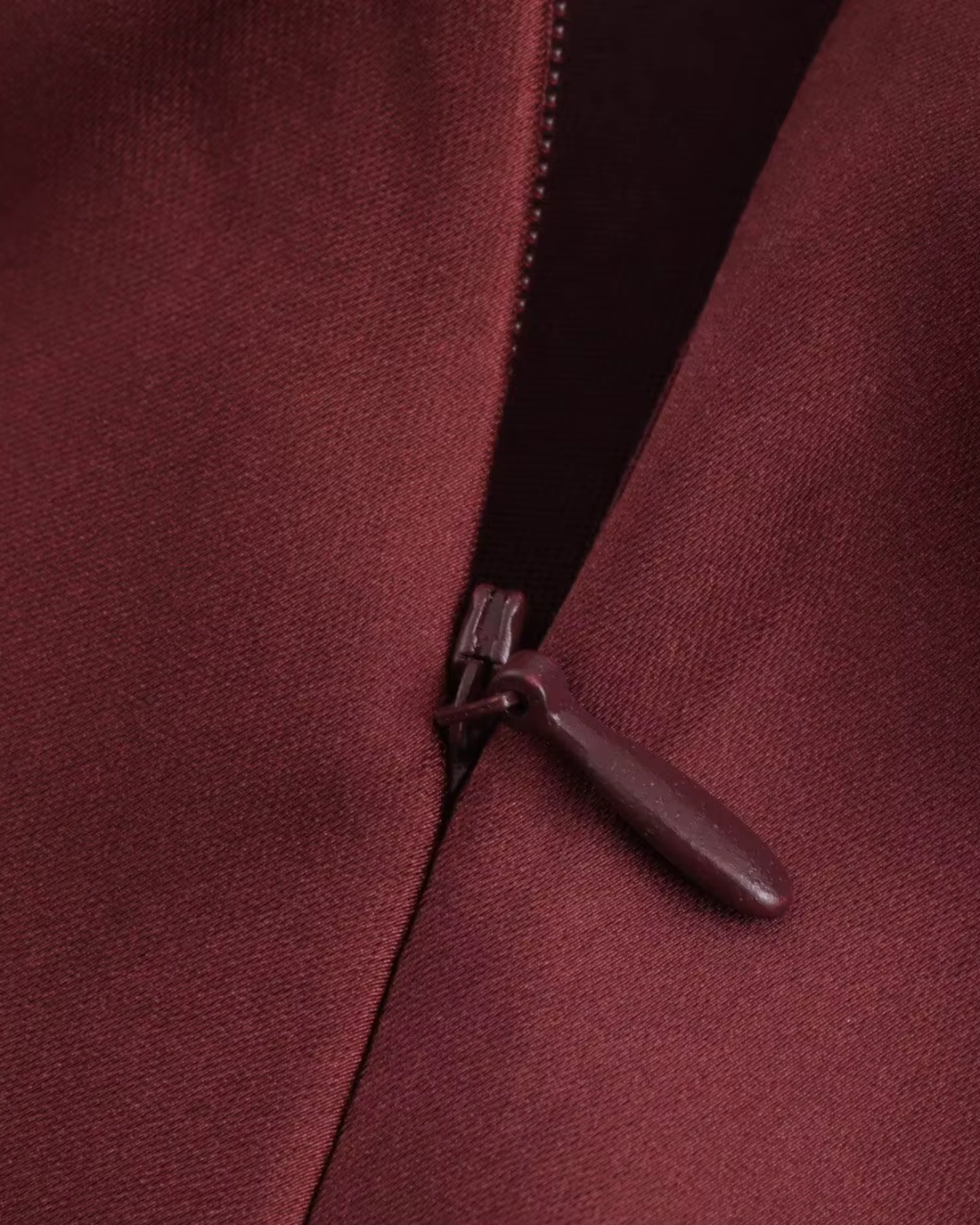 Elise – Satijnen Halterjurk Met Open Rug