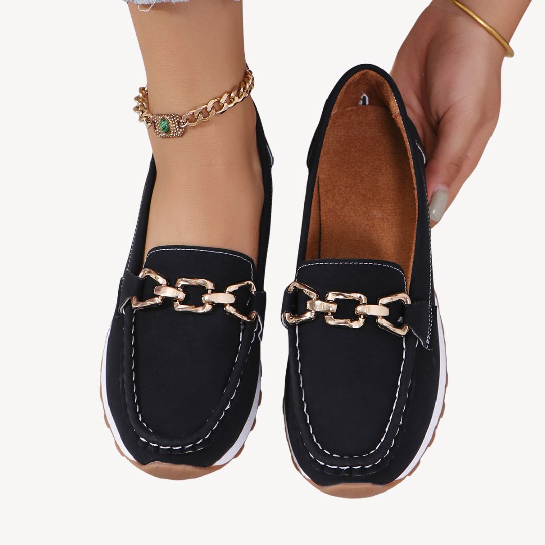 Aleida leren mocassins voor dames met gouden gesp, elegant en comfortabel