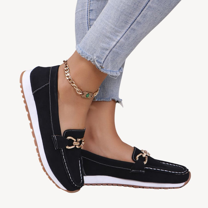Aleida leren mocassins voor dames met gouden gesp, elegant en comfortabel