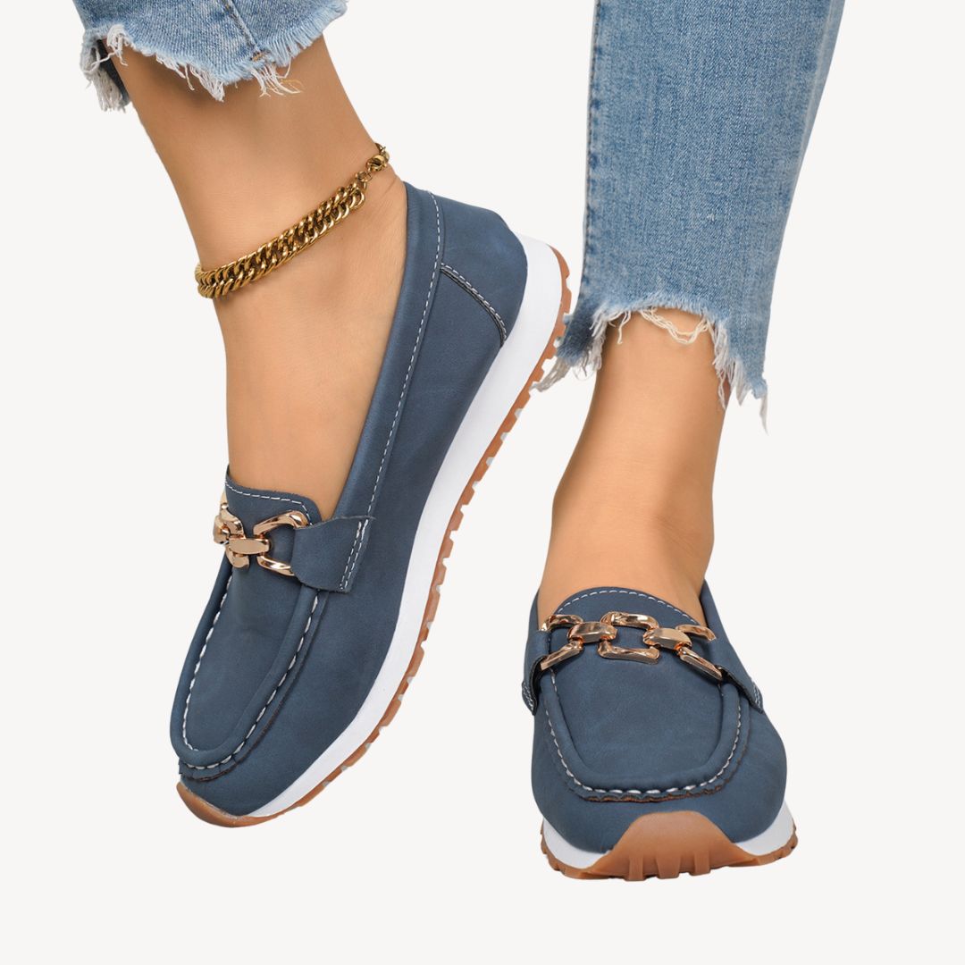 Aleida leren mocassins voor dames met gouden gesp, elegant en comfortabel