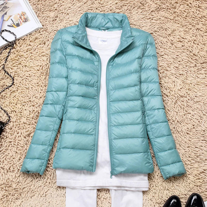 Noémie dames pufferjack met capuchon van Lenoriva – lichtgewicht waterafstotende jas met stijlvolle pasvorm