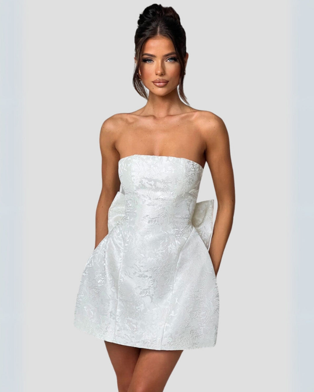Ysara – Strapless Mini Jurk Met Strikdetail