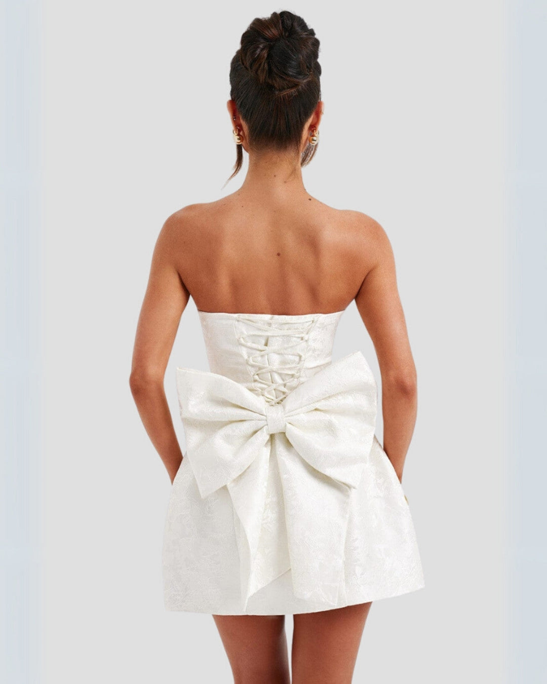 Ysara – Strapless Mini Jurk Met Strikdetail