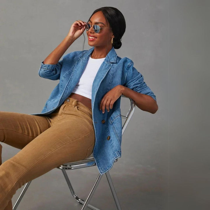 Elena – Denim Blazer met Zakdetails