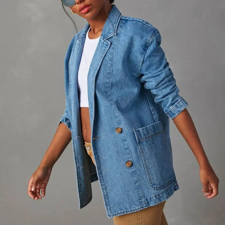 Elena – Denim Blazer met Zakdetails