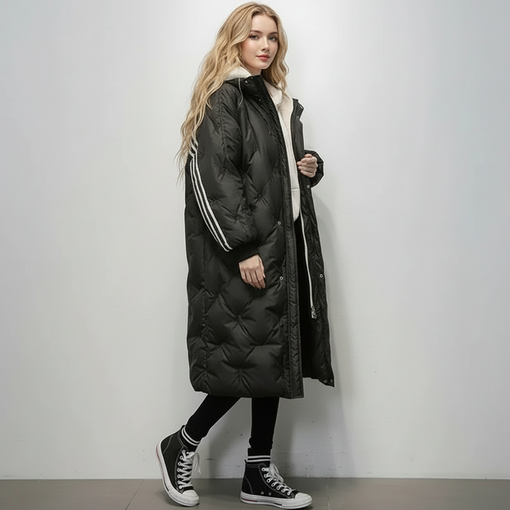 Warme dames pufferjas Femke met capuchon, waterafstotend en lichtgewicht ontwerp, ideaal voor koude dagen.