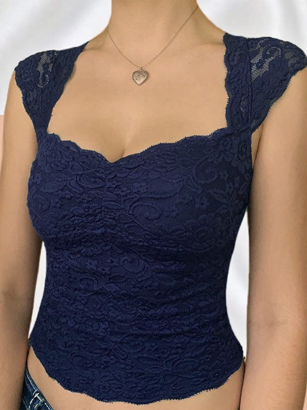 Anaëlle – Lace Tee with a Twist
